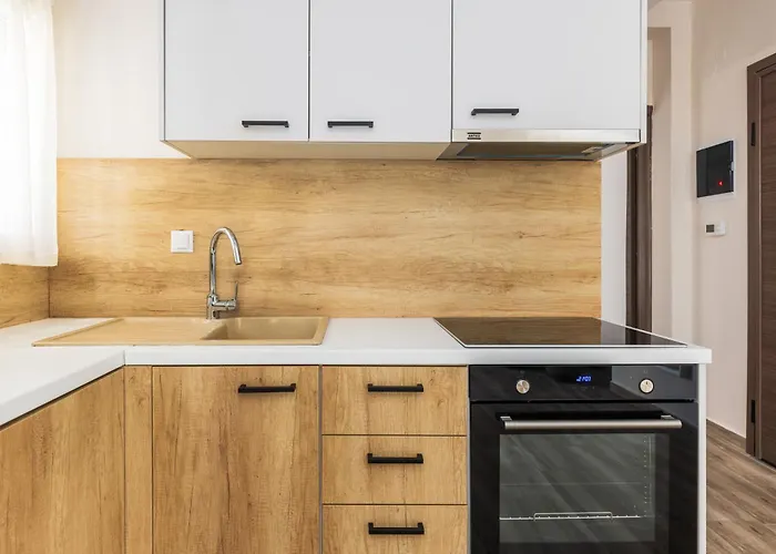 Tropical & Faces By Nest