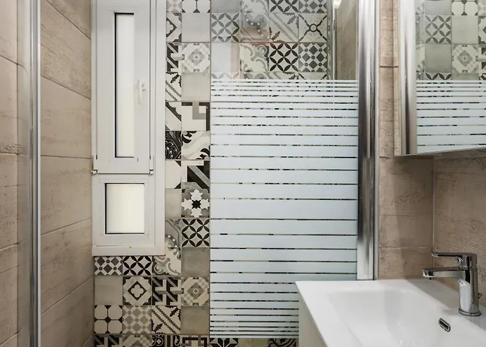 Tropical & Faces By Nest 塞萨洛尼基