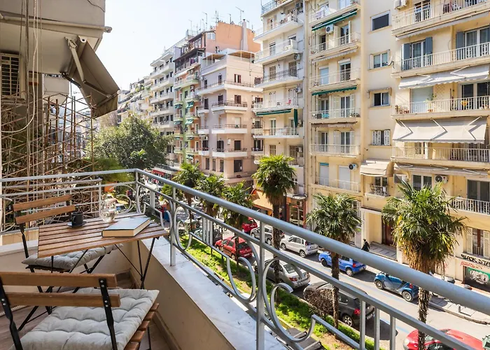 Tropical & Faces By Nest * 塞萨洛尼基