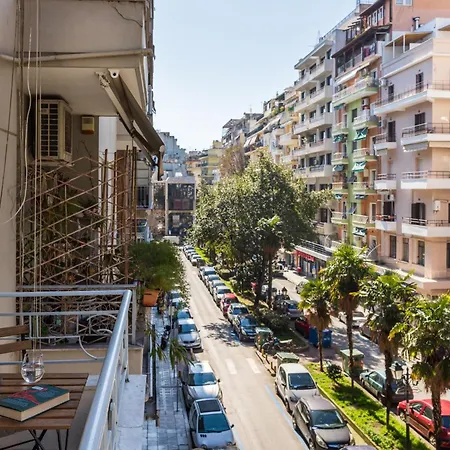 Tropical & Faces By Nest Apartament Salonic
